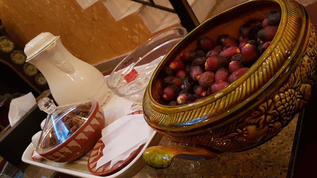 Al Majd Hotel ‘Ibrī Buitenkant foto